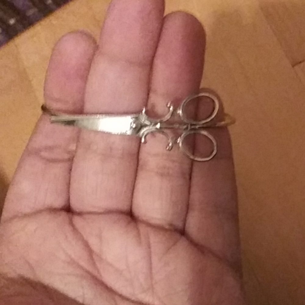 Scissors bracelet